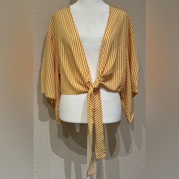 SHEIN Curve Tops - SHEIN Curve Angled Bell Sleeve Tie Front Striped Bolero Shrug Size XL